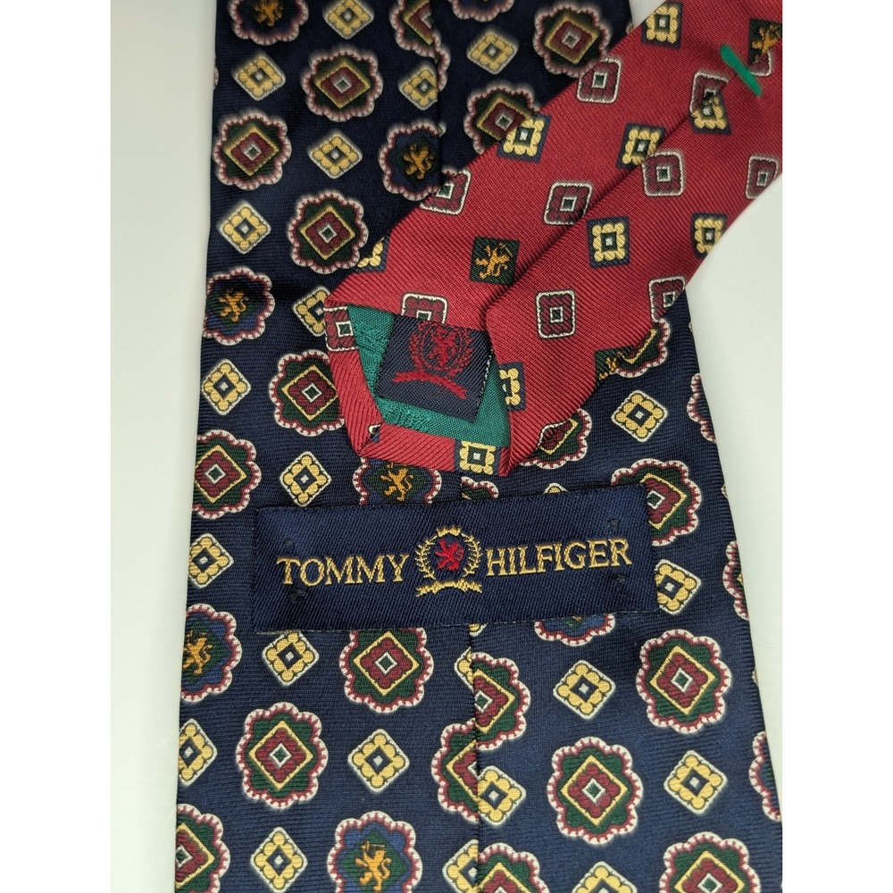 Tommy Hilfiger Mens Navy Blue Tie Medallion Crest 100% Italian Silk Preppy